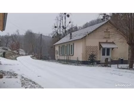 maison au bord de l'eau