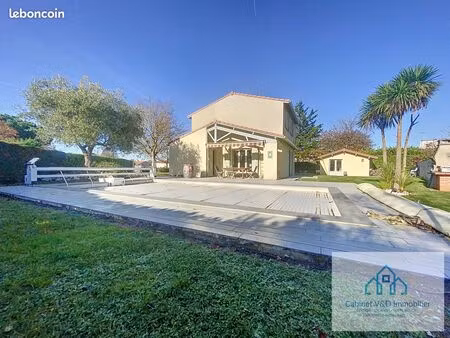 belle maison familliale t5/6 a louer avec piscine et jardin - roquettes