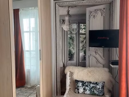 grand studio côté louvre paris 1 ere