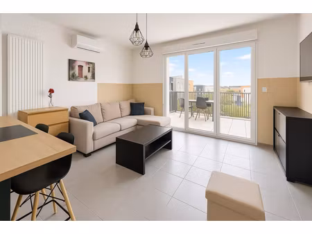 dernier étage terrasse plein sud vue dégagée sur parc et vignes bio étage