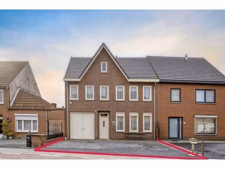 woning met magazijn en 70 m² polyvalente ruimte in dilsen