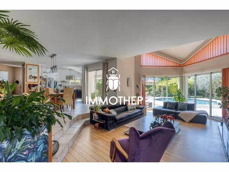 maison 175 m² sur jardin plat de 1900 m² avec piscine et spa