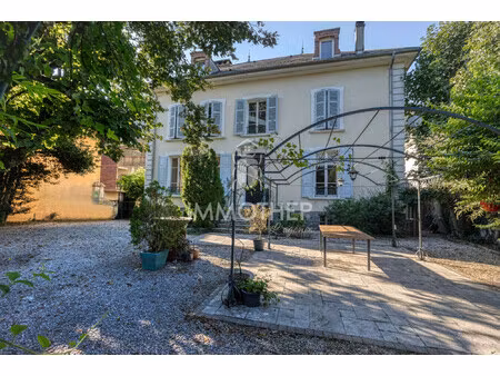 maison 11p + c 343 m3