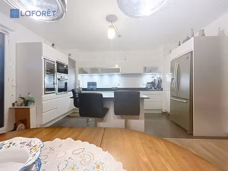 a montevrain superbe appartement t3/4 ? dernier étage avec terrasse filante de 33 5 m²*