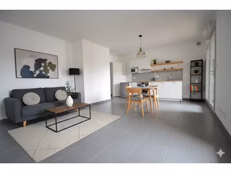 studio récent avec terrasse et garage à soucieu