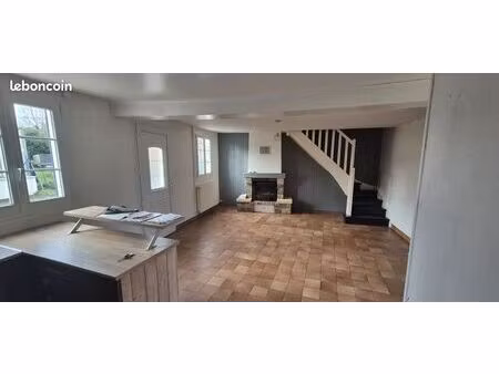 charmante maison avec cour et dépendances