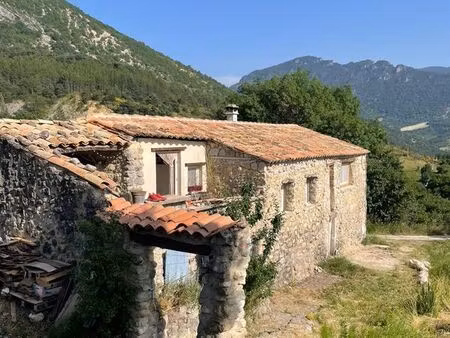 maison en pierre indépendante avec terrain