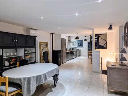 maison rénovée avec garage  terrasse et jardin