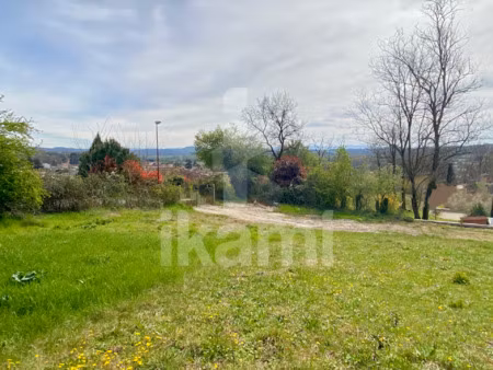 terrain constructible à saint-uze