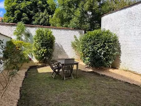 superbe appartement non meublé lumineux avec jardin