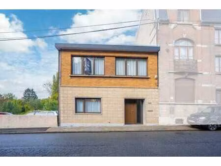 charmante maison avec jardin et garage à vendre