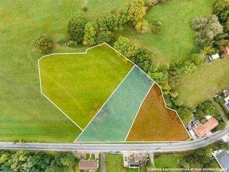 grand terrain à vendre à la campagne.