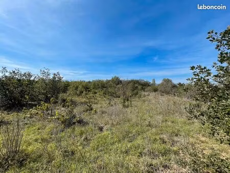 terrain proche des habitations