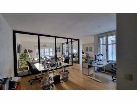 bureau lumineux de 100 m² – quartier louise / stéphanie