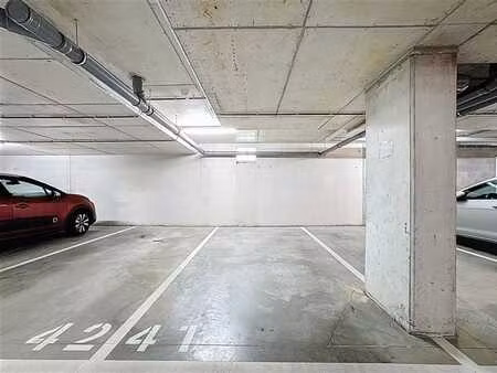 emplacement de parking dans une résidence sécurisée