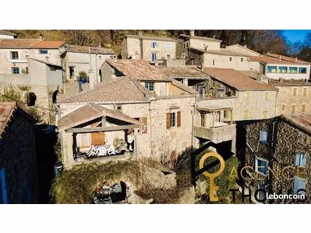 propriété 5 pièces 137 m²