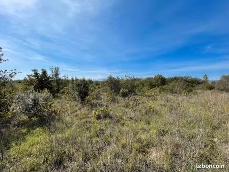 terrain proche des habitations