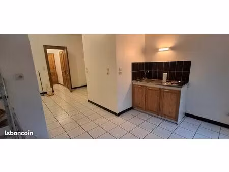 cambrai t2 à louer avec cour et terrasse