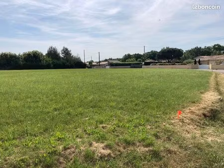 terrain plat viabilisé emprise au sol 137 m²