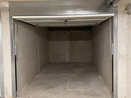 box / garage fermé 13m2 alco hôpitaux facultés