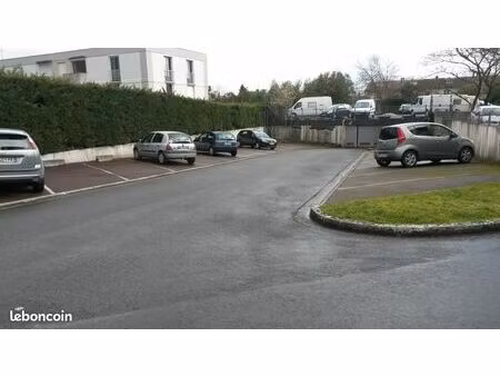 parking a louer