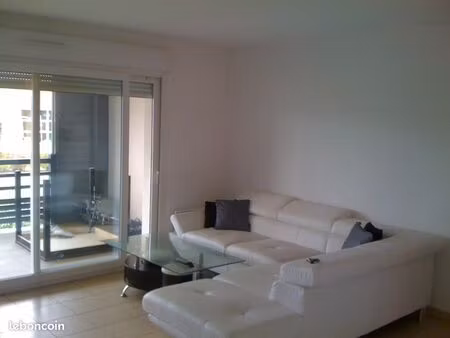 st paul lés dax  proche du grand mail un t3 avec terrasse