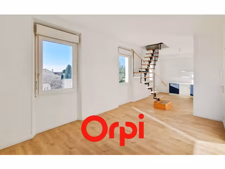 location appartement  76.69 m² t-3 à bandol  1 390 €