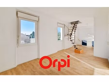 location appartement  76.69 m² t-3 à bandol  1 600 €