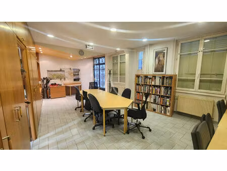 bureaux commerciaux ou professionnels 63 m² + cour privative3