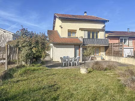 maison blyes 4 pièces 136 m2  3 chambres sur un terrain de 333m2  au calme proche école et