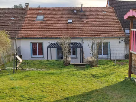 maison ideale pour une famille avec tres beau jardin attenant