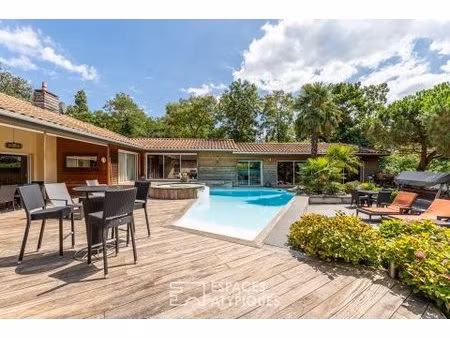 maison de plain-pied avec jardin arboré et piscine au coeur de limonest