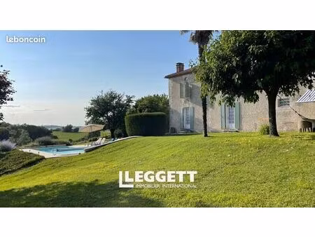 maison 9 pièces 246 m²