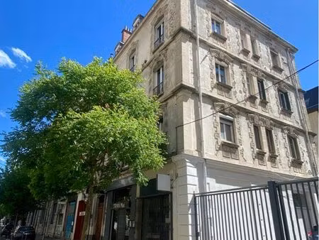 deux appartements réunissables – 133 m² – charme de l’ancien –