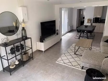 ? superbe maison 2 chambres + cour + garage