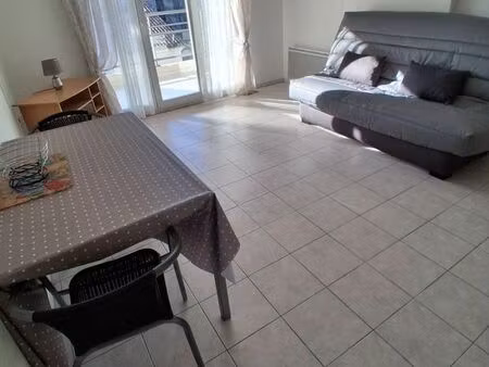 studio meublé à l'année vespin proche mer st laurent du var