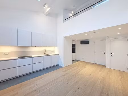 penthouse à louer avec terrasse et 1 chambre   etterbeek (vbd70225)