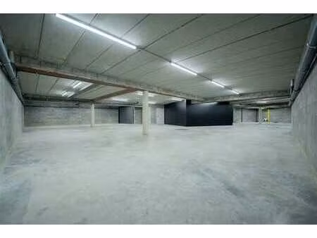 emplacement de parking couvert - ans