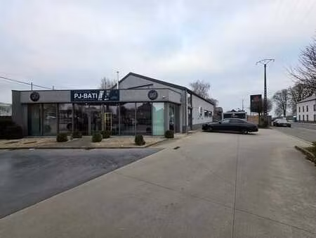 espace commercial polyvalent à forte visibilité