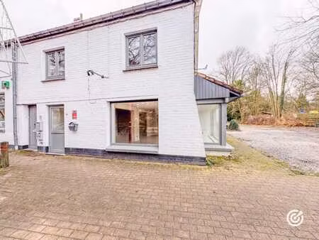 commerce à louer +-60m2 avec parking à chaumont-gistoux