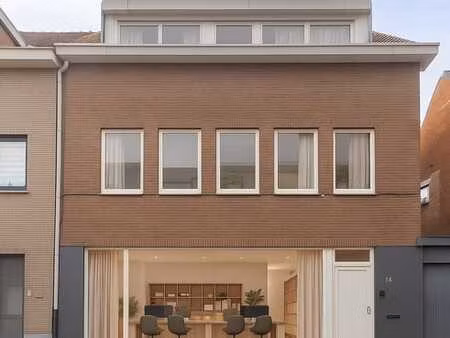 handelshuis met ruim duplexappartement
