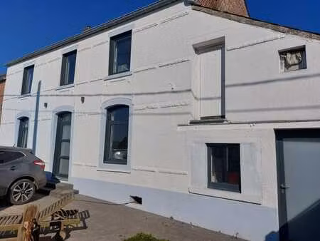 jolie fermette située dans un cadre idyllique