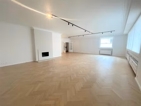 rez-de-chaussée à louer avec terrasse et jardin   uccle (vbd70256)