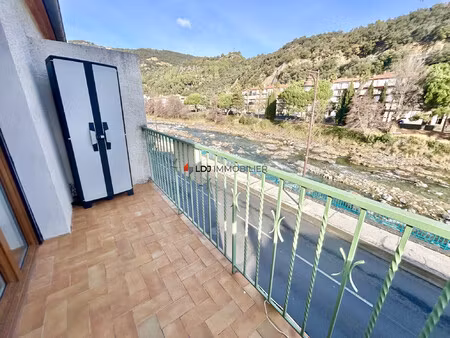 à louer à l'année – studio meublé avec grand balcon et v