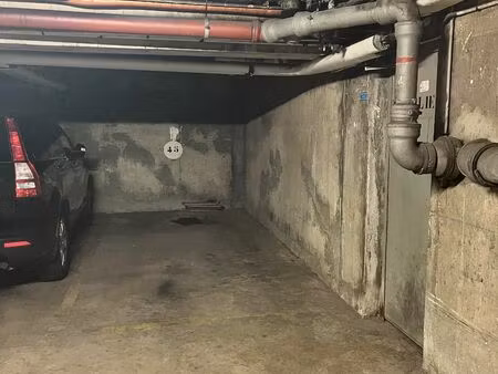 place de parking couverte et sécurisée - 75020 paris