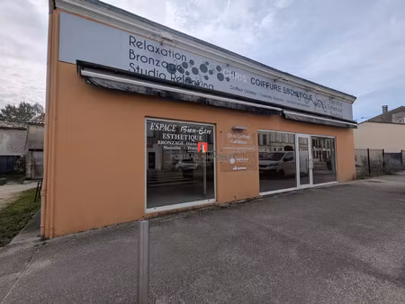 local commercial etaulier