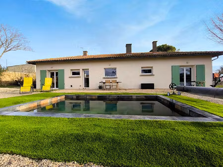 maison de plain-pied rénovée avec studio indépendant  terrain de 2 014 m² et piscine proch