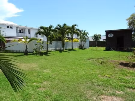 maison quasi autonome ideale famille + appartement sur st françois 779000 euros