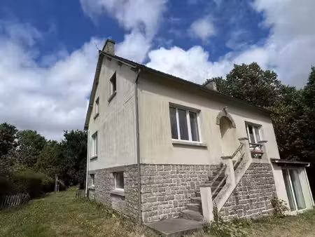 maison de 99 m2  t5 avec jardin  et locataires en place.