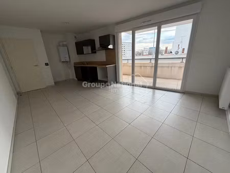 location appartement 3 pièces 55.7 m² à nimes (30000)  771 €